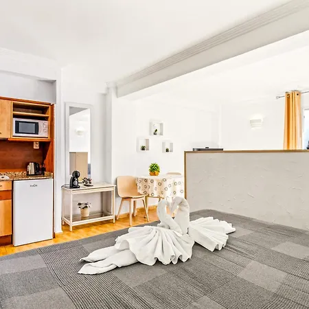 Unique 4-2 Aparthotel