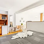 Aparthotel Unique 4-2 3*