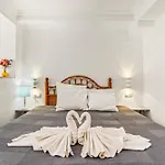 Aparthotel Unique 4-2 3*