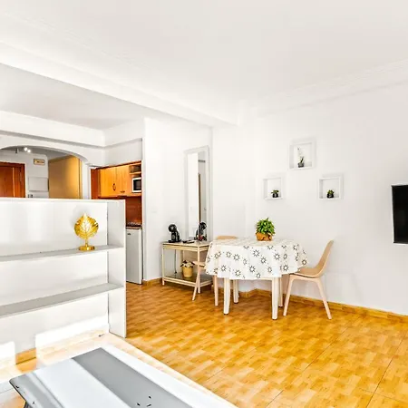 Aparthotel Unique 4-2 3*