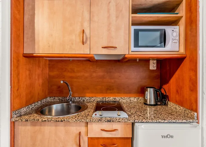 Aparthotel Unique 4-2 3*