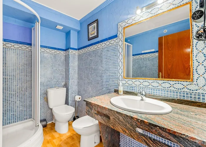 Unique 4-2 Apartahotel 3*